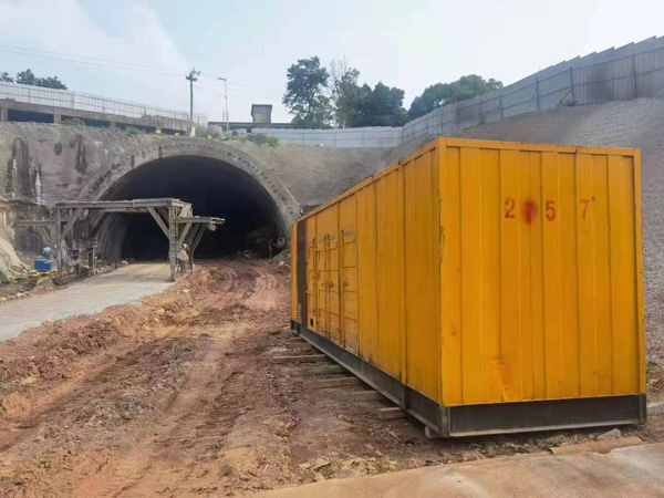 双峰发电机出租自启装置的工作原理是什么？
