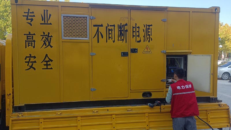 双峰柴油发电机组和UPS电源配合使用时，如何避免切换过程中的电力中断？